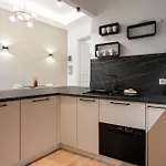 Crystal Cove 2-bdr Appartement Boedapest