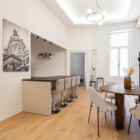 Crystal Cove 2-bdr Budapest